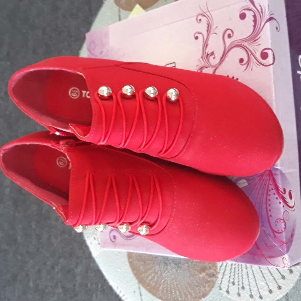 NWT Top Moda Wedge Booties